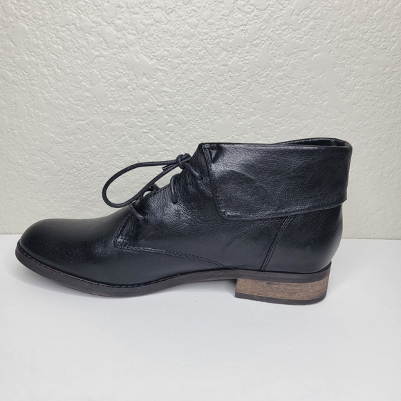 Steve Madden Women's Black Leather Chukka Stingrei Fold-Over Ankle Boots Size 8M - Picture 7 of 10